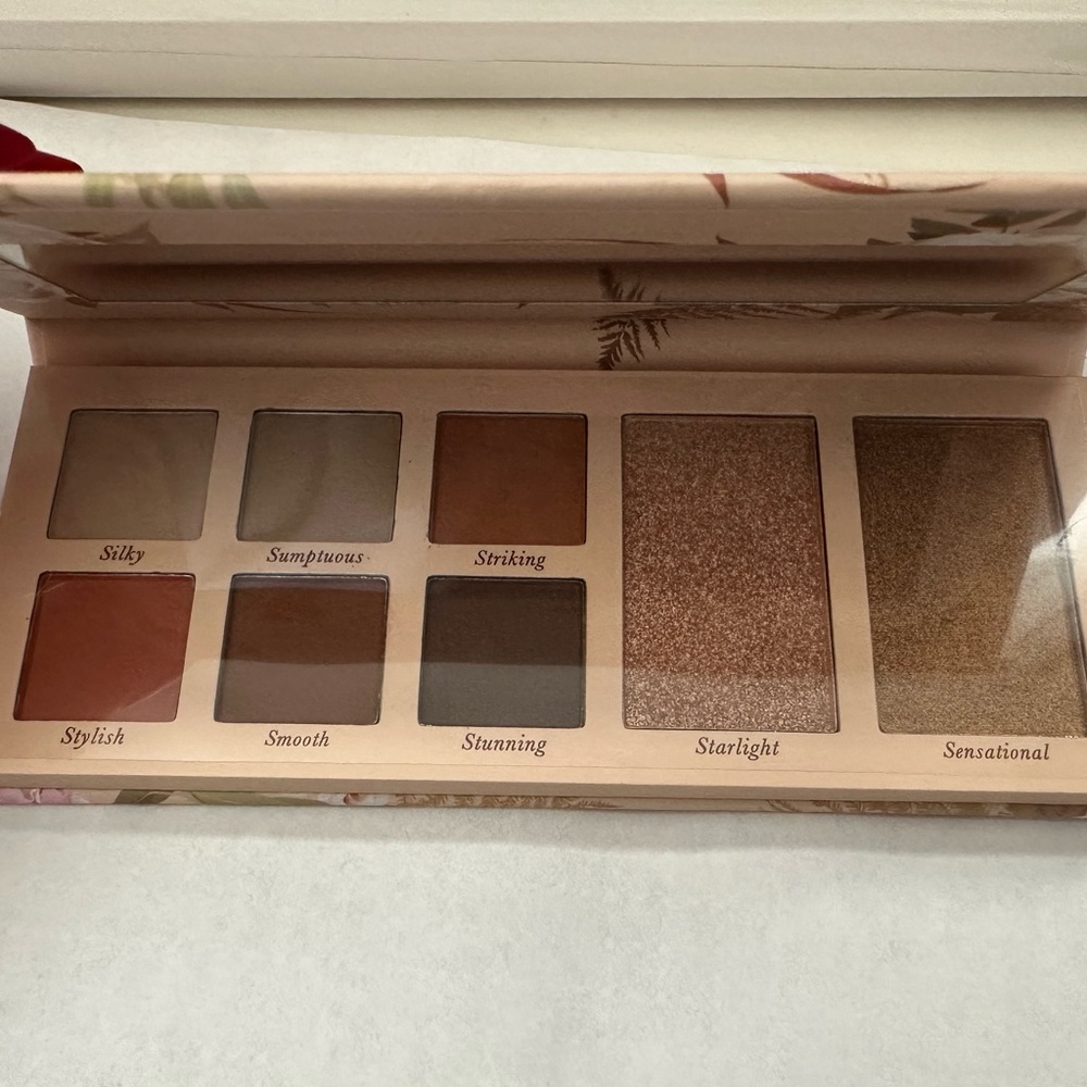 LAURA GELLER Soft Satins Eyeshadow & Highlighters Palette - Picture 5 of 5